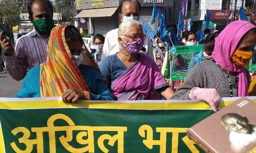 प्रदर्शनकारी किसानों का इंदौर में जोरदार स्वागत, 26 नवंबर को देशभर से 10 लाख किसान दिल्ली पहुंचेंगे