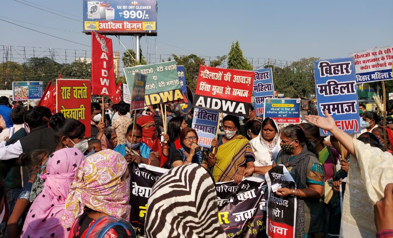 गुलनाज को न्याय की मांग को लेकर कई संगठनों ने किया प्रदर्शन, बोले- एनडीए राज में महिलाओं पर हो रहे चौतरफा हमले
