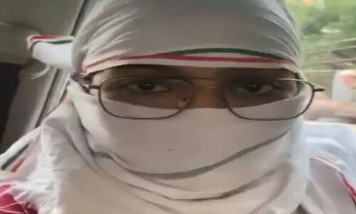 योगीराज : छेड़छाड़ की शिकायत करने थाने पहुंची पीड़िता, चौकी इंजार्च बोला पहले दिखाओ सबूत