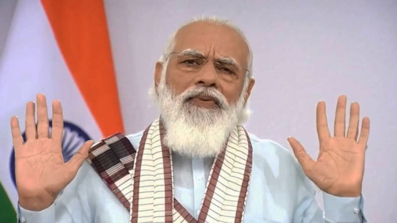 अपने पूंजीपति आकाओं को फायदा पहुंचाने के लिए कहीं मोदी सरकार कोरोना वैक्सीन का इस्तेमाल तो नहीं करने वाली है?