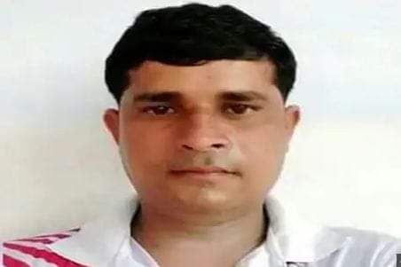 जंगलराज : UP के बलरामपुर में दिनदहाड़े पत्रकार समेत 2 की जलाकर हत्या