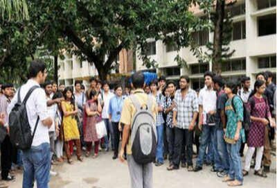 बिहार के विश्वविद्यालयों में अचानक बदल दी गई परीक्षा पद्धति, विद्यार्थियों को सता रहा कैरियर बिगड़ने का भय