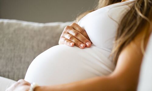 यूट्रस में इस बीमारी के होने से मां नहीं बन सकती महिला, जानिए इसके लक्षण और इलाज