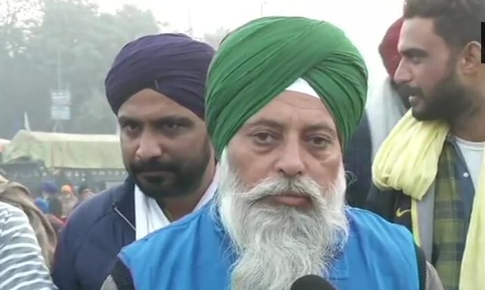 किसानों के सामने झुकी मोदी सरकार, तीन दिसंबर के बजाय आज तीन बजे करेगी वार्ता, फिर भी विरोध किसानों के सामने झुकी मोदी सरकार, तीन दिसंबर के बजाय आज तीन बजे करेगी वार्ता, फिर भी विरोध