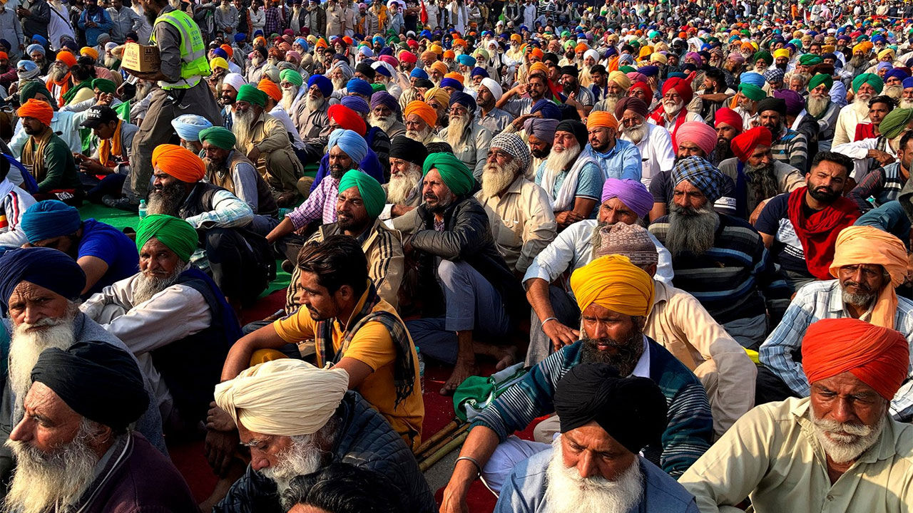 मोदी सरकार को दूसरे देशों की सेना से भी खतरनाक नजर आते अन्नदाता और चाटुकारिता में व्यस्त गोदी मीडिया