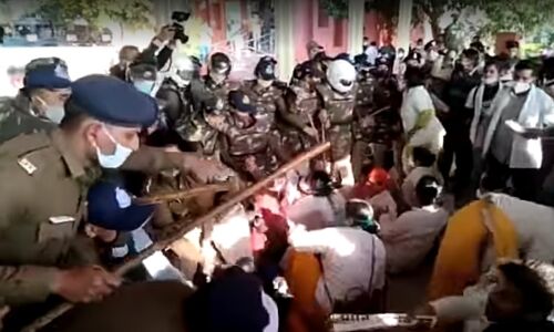 कोरोना योद्धाओं पर शिवराज की पुलिस ने किया लाठीचार्ज, नौकरी से निकाले जाने के बाद कर रहे थे प्रदर्शन