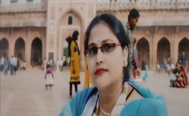 UP : बैंक मैनेजर ने दूसरी पत्नी की गोली मार कर दी हत्या, बेटा बोला पिता और सौतेला भाई करना चाहते थे मेरा भी मर्डर