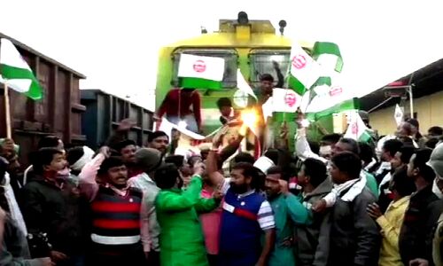 #BharatBandh : भारत बंद को मिल रहा जबरदस्त समर्थन, AAP का आरोप- सरकार ने केजरीवाल को किया नजरबंद