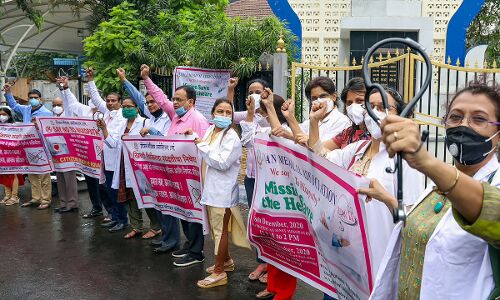 गुरुग्राम के 1000 डॉक्टरों ने 25 अस्पतालों में किया प्रदर्शन,आयुर्वेद डॉक्टरों को मार्डन सर्जरी की अनुमति देने का किया विरोध