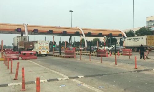 #FarmersProtest : अंबाला में टोल प्लाजा किसानों ने करवाया फ्री, हरियाणा से किसानों ने किया दिल्ली कूच