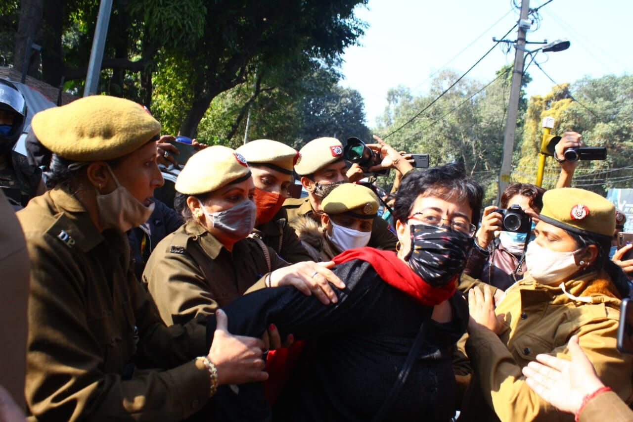 BJP शासित नार्थ MCD में ढाई हजार करोड़ के घोटाले का आरोप, प्रदर्शन कर रहे AAP नेता-कार्यकर्ता गिरफ्तार