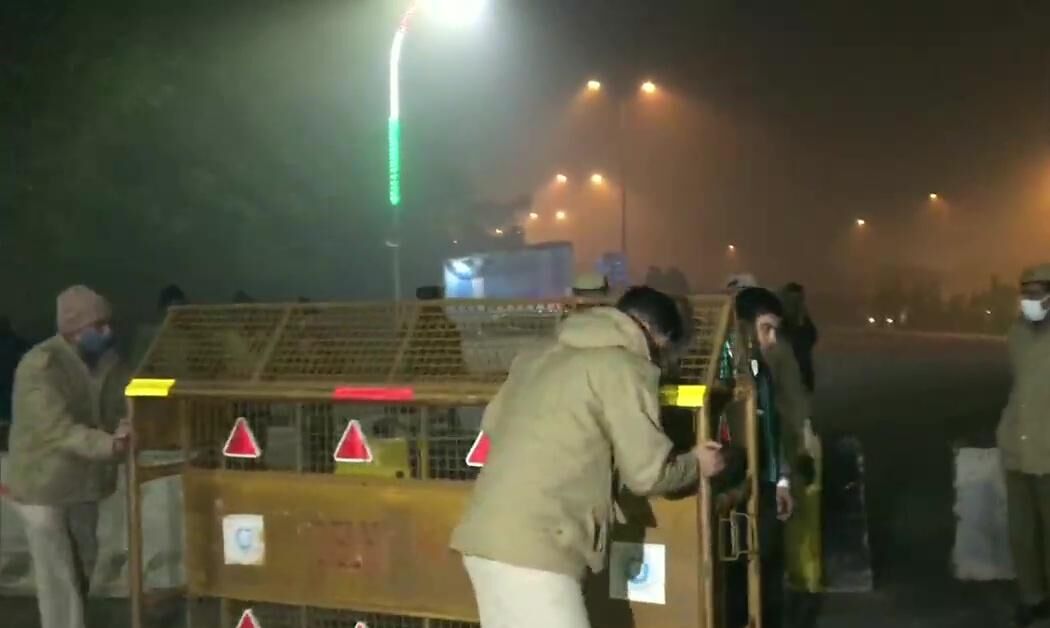 किसान आंदोलन : राजनाथ के आश्वासन के बाद दिल्ली-यूपी सीमा पर चिल्ला बाॅर्डर खोलने का दावा