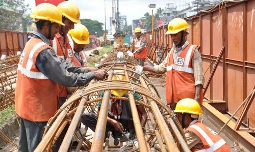 मोदी सरकार ने बनाया नया कानून, अब 8 घंटे नहीं 12 घंटे खटने पर मिलेगी मजदूरी