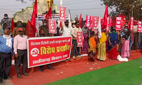 कृषि कानून का देशभर में विरोध, जगह-जगह प्रदर्शन कर पीएम मोदी व अडानी-अंबानी के पुतले फूंके