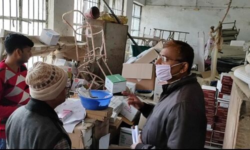 सरकारी खरीददारी का सच: स्टोर में पड़े-पड़े सड़ गए 35 लाख के चिकित्सकीय उपकरण