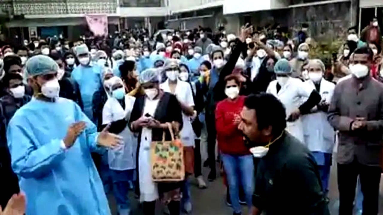 विभिन्न मांगों को लेकर अनिश्चितकालीन हड़ताल पर AIIMS के नर्सिंग संघ की 5000 नर्सें, स्वास्थ्य सेवाएं बाधित