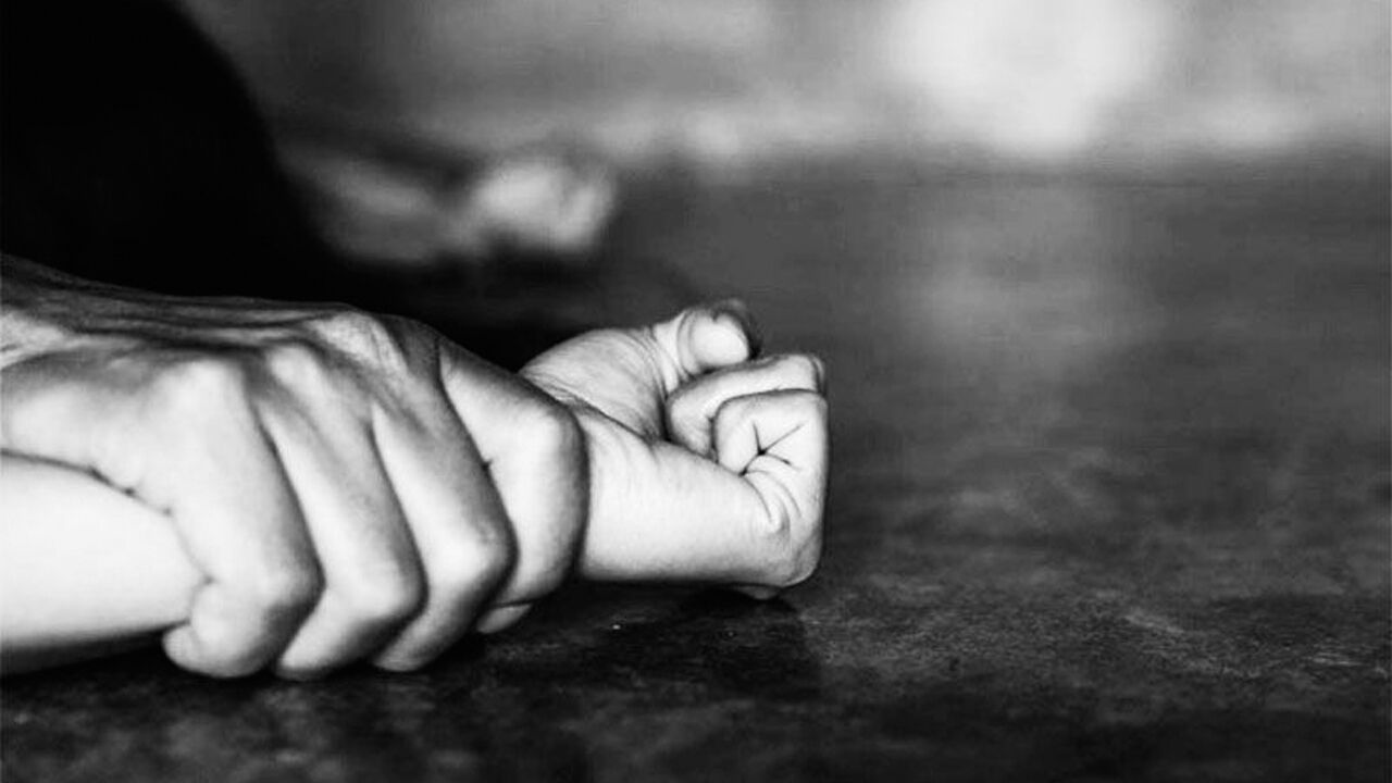 Jalpaiguri News : दसवीं की छात्रा की रेप के बाद हुई हत्या, परिवार मांग रहा इंसाफ