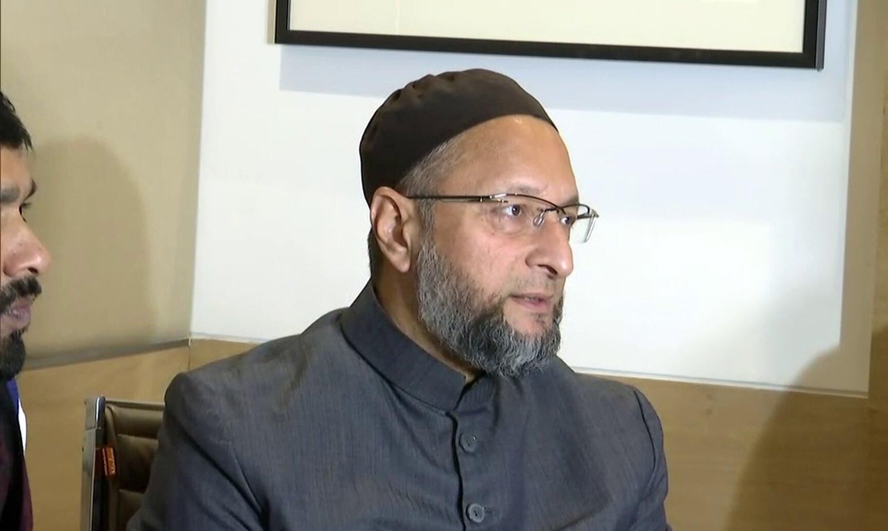 BJP से पैसे लेने के ममता के आरोपों पर बोले ओवैसी, कोई ऐसा आदमी नहीं जो पैसे से मुझे खरीद ले