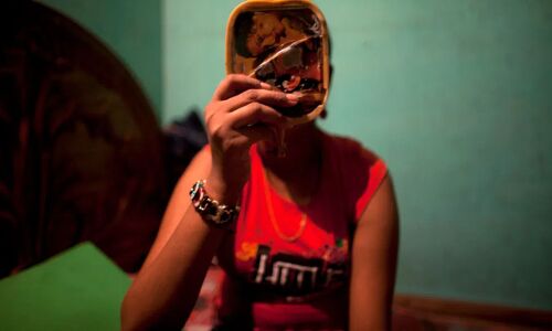 दिल्ली पुलिस ने पूरी की सेक्स वर्कर की बेटी की इच्छा तो माँ ने कहा शुक्रिया