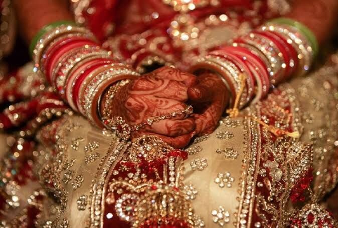 शादी के सातवें दिन ही दुल्हन ने पति का गला रेता, रात भर शव के साथ कमरे में बैठी रही