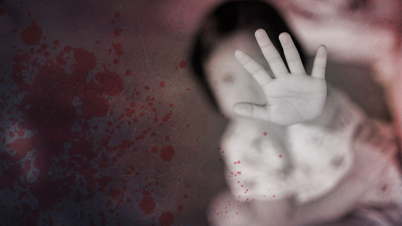 MP Crime News: दुर्गा पंडाल देखने गई थी 10 साल की बच्ची, घर देर से लौटी तो पिता ने पीटकर ली जान