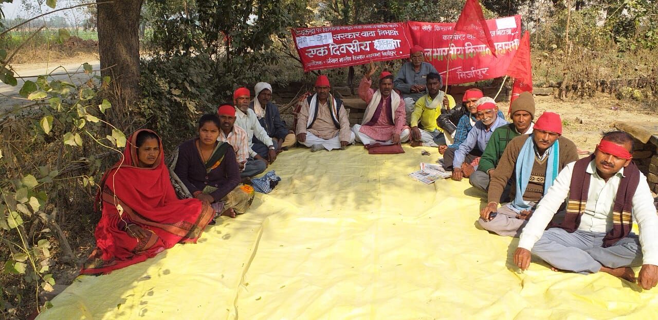 लखनऊ में किसान आंदोलन के समर्थन में अनशन पर बैठे किसान नेताओं को UP पुलिस ने किया गिरफ्तार