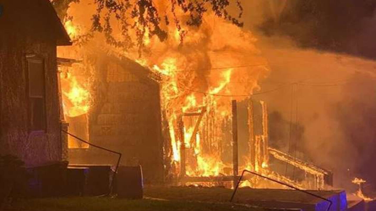 बड़ा हादसा : बिहार के किशनगंज में अचानक लगी आग से एक परिवार के 5 लोग जिंदा जलकर मरे