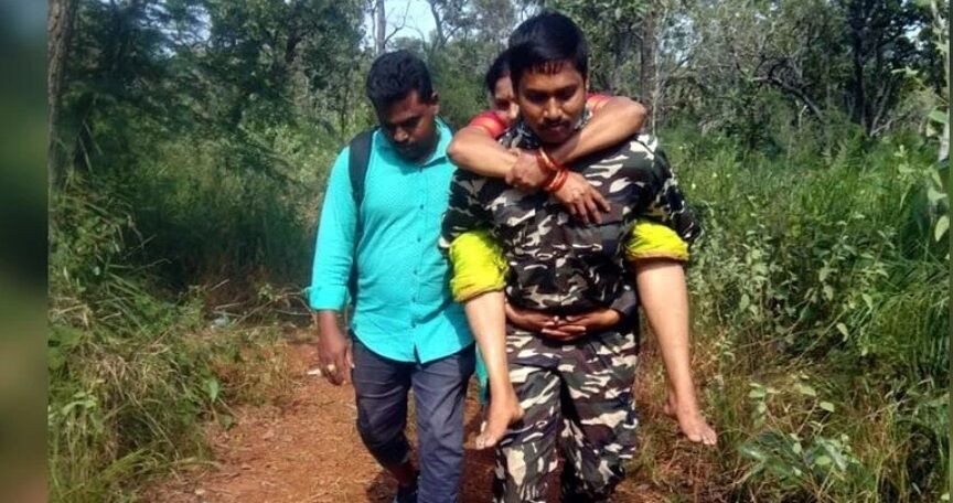 हिंदू महिला को मुस्लिम सिपाही 6 किमी कंधे पर बैठा ले गया मंदिर, जनता बोली यही है असली हिंदुस्तान