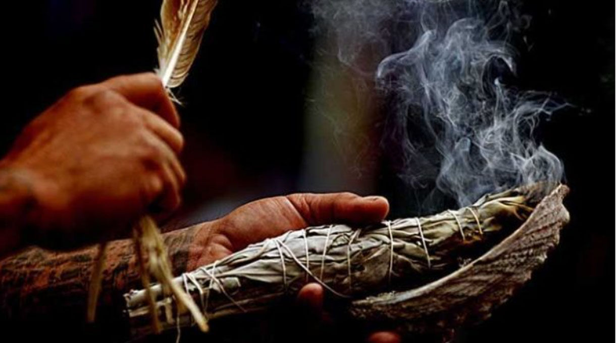 मृत महिला की आत्मा को भगवान से वापस लाने के नाम पर पुजारी 20 दिनों तक करता रहा कर्मकांड