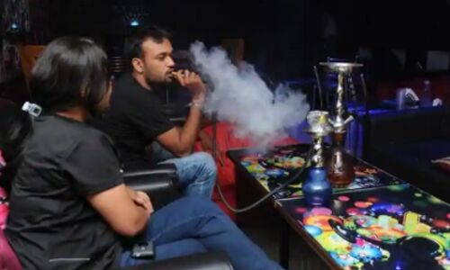 दिल्ली के रोहिणी में अवैध रूप से चल रहे 2 हुक्का बारों का पुलिस ने किया भंडाफोड़, 65 गिरफ्तार