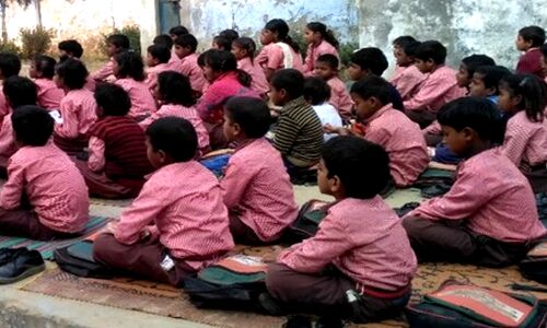 Bhubaneswar News : निजी स्कूल में 34 छात्रों को बनाया गया बंधक, समय पर फीस नहीं भरने पर दी गई कठोर सजा