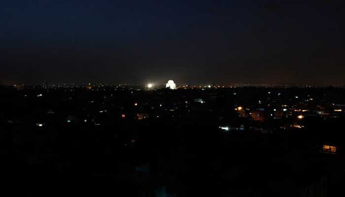 #pakistanblackout पूरे पाकिस्तान में शनिवार रात आखिर क्यों बिजली गुल हो गयी?