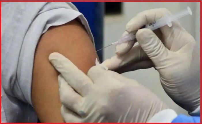 मुरादाबाद में कोविड वैक्सीन लगवाने के 24 घंटे के अंदर वार्डबॉय की मौत, परिजनों ने टीकाकरण पर उठाए सवाल