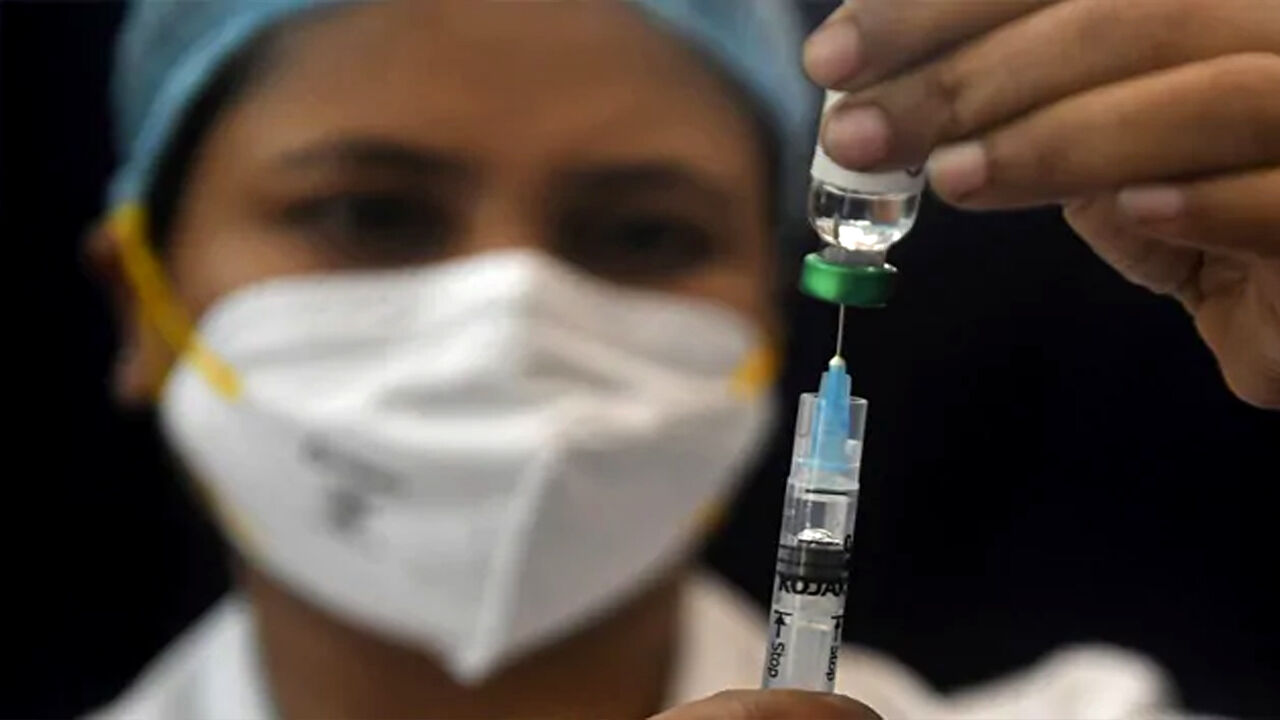 मध्य प्रदेश के मंडला में कोविड वैक्सीन लगने के बाद नर्स को हुआ कोरोना