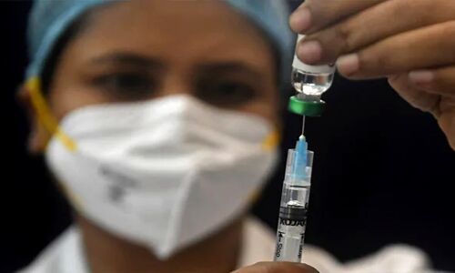 मध्य प्रदेश के मंडला में कोविड वैक्सीन लगने के बाद नर्स को हुआ कोरोना