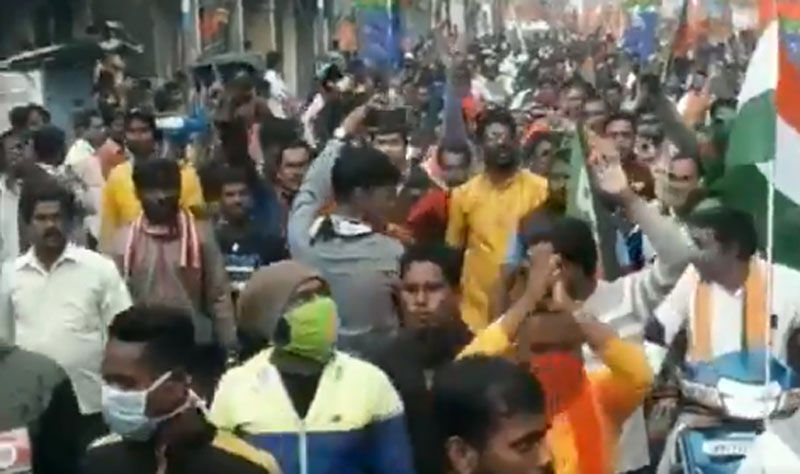 पश्चिम बंगाल : नारेबाजी को लेकर भाजपा के 3 नेता गिरफ्तार, चुनावी तैयारियों का जायजा लेने पहुंची EC की टीम