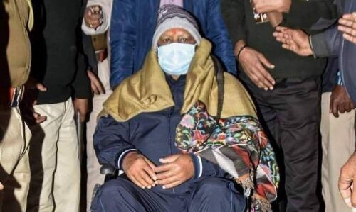 लालू प्रसाद यादव एयर एंबुलेंस से रांची रिम्स से दिल्ली एम्स ले जाये गए, आठ डाॅक्टरों की टीम भी साथ गयी