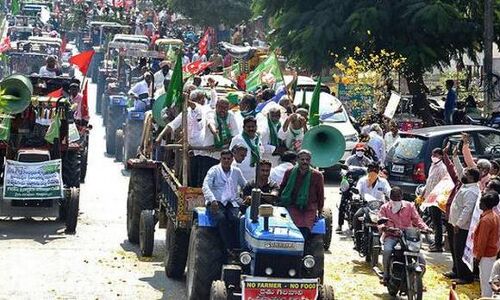 किसान गणतंत्र परेड को मिली अनुमति, दिल्ली पुलिस हटाएगी बैरिकेड, यूपी में योगी ने कर दी बड़ी सख्ती