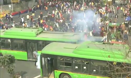 ट्रैक्टर रैली में हुई हिंसा से किसान मोर्चा ने खुद को किया अलग, कहा आंदोलन में घुस गये हैं कुछ अराजक तत्व