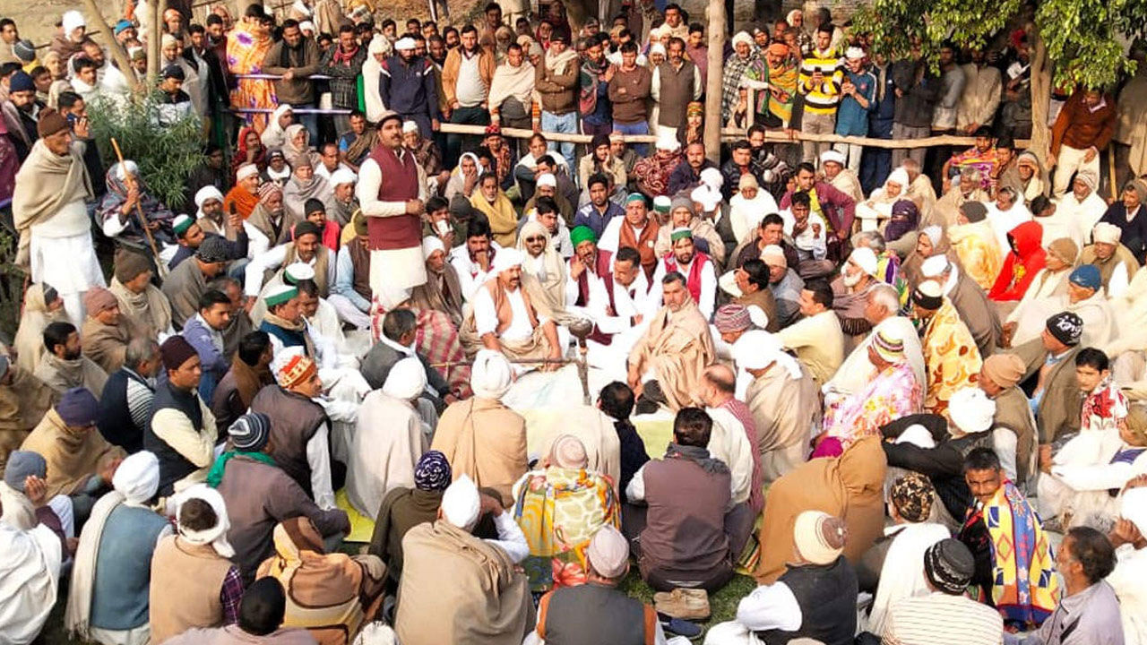 भारतीय किसान यूनियन ने बुलाई महापंचायत, जमा होने लगी भीड़, भारी पुलिस बल तैनात