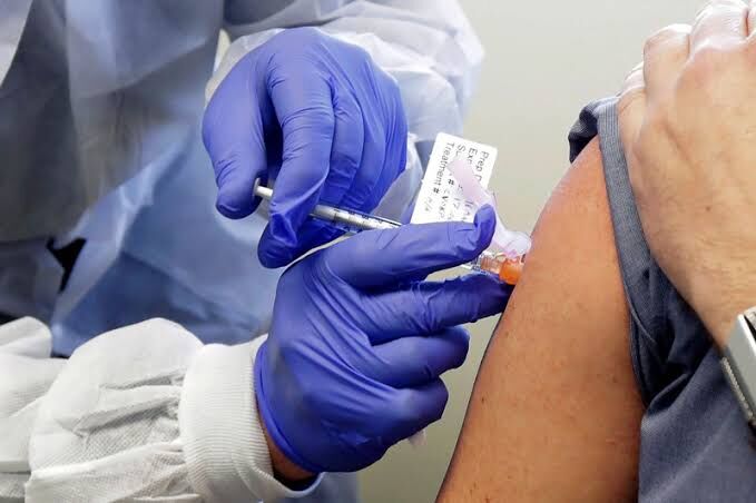 आपदा में अवसर तलाश लगा दिया चूना,  हजारों लोगों को लगा दी कोरोना की नकली वैक्सीन