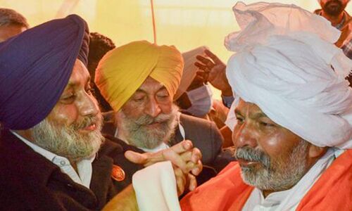 सुखबीर बादल ने गाजीपुर बाॅर्डर पहुंच कर राकेश टिकैत से की मुलाकात, कहा - आपको पूरा समर्थन