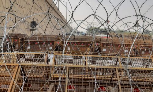 Gazipur-Tikri Borders: 11 महीने बाद टिकरी और गाजीपुर बॉर्डर से हटे बैरिकेड्स, रास्ता खोलने की तैयारी में जुटी दिल्ली पुलिस