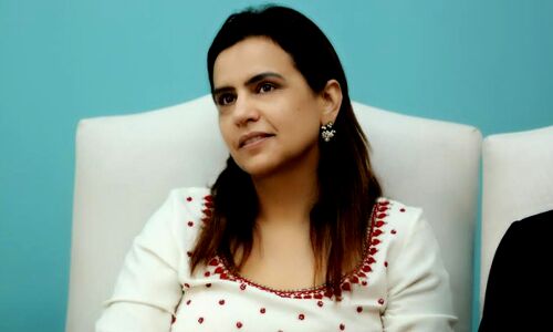 दिल्ली पुलिस ने कथित फर्जी TWEET के लिए महिला कार्यकर्ता को थमाया नोटिस