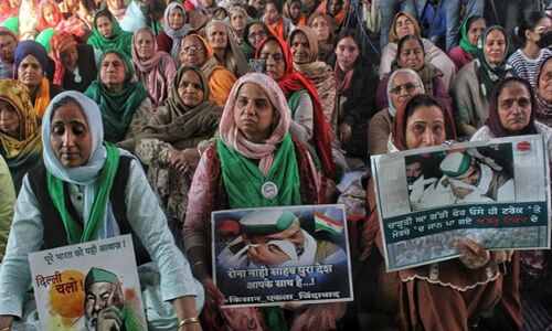 प्रदर्शन स्थल पर सिर्फ युवा ही नहीं, 80 की उम्र से अधिक की प्रदर्शनकारी भी मौजूद