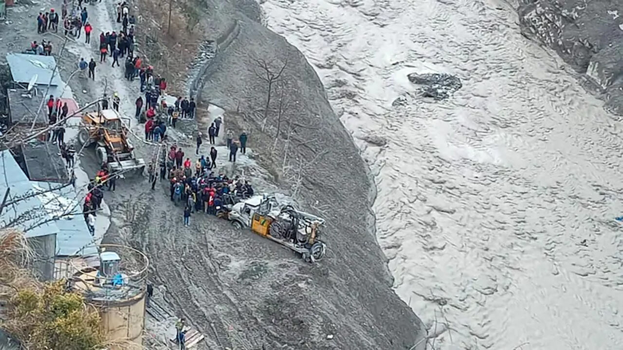 उत्तराखंड : ग्लेशियर टूटने के बाद आई आपदा में अबतक दर्जनभर से ज्यादा की मौत, 100 से ज्यादा लोग अब भी लापता