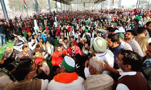 जान गंवाने वाले किसानों का आंदोलन स्थल पर स्मारक बनाने की योजना, विभिन्न जगहों से आई मिट्टी