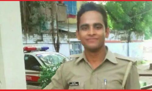 कासगंज कांड : किसान पिता का इकलौता बेटा है शहीद देवेंद्र, अपने पीछे छोड़ गया रोता-बिलखता परिवार