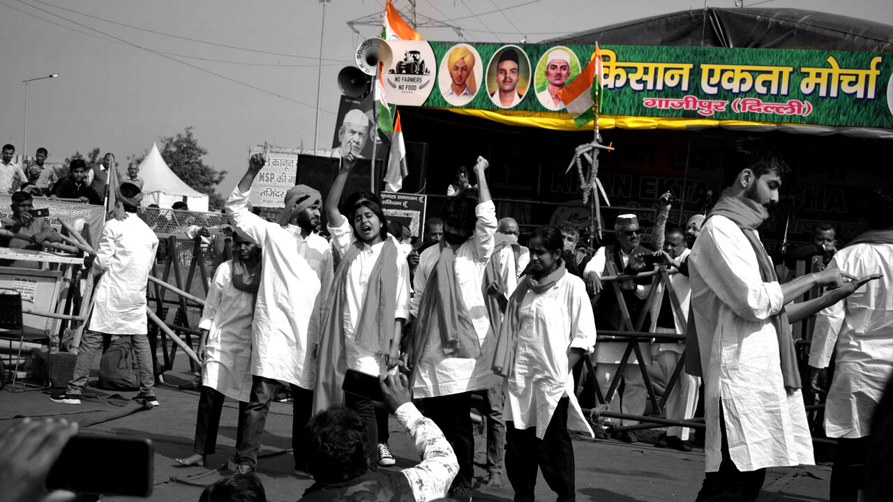 गाजीपुर बॉर्डर पर किसानों के समर्थन में उतरे छात्र, नुक्कड़ नाटक कर जताया सरकार के खिलाफ विरोध