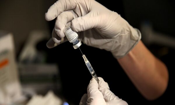 AIIMS निदेशक गुलेरिया ने बताया कोरोना वैक्सीनेशन के बाद कितने दिनों तक शरीर में रहेगी एंटीबॉडी